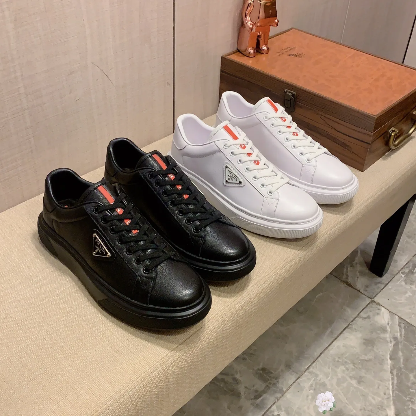Men's men's shoes💰460💰💰🎩🎩[Lightning][Lightning] "PRADA*" The latest and most popular casual shoes, top brand [seduce] luxury ~ purchasing agency, top ~ quality. [Strong] The upper is made of imported breathable cowhide with material ➕ breathable sheepskin feet (•) and fine workmanship. The original stylish and stylish soft rubber wear-resistant and non-slip outsole is light and comfortable on the feet. The real thing looks better when photographed in person. 0128: Size: 38-44, 45 sizes can be customized, black, white